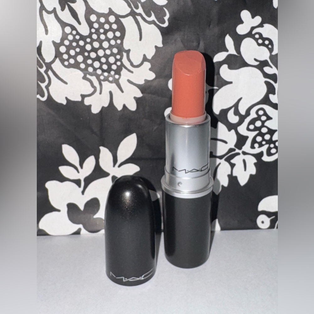 MAC Cosmo Lipstick